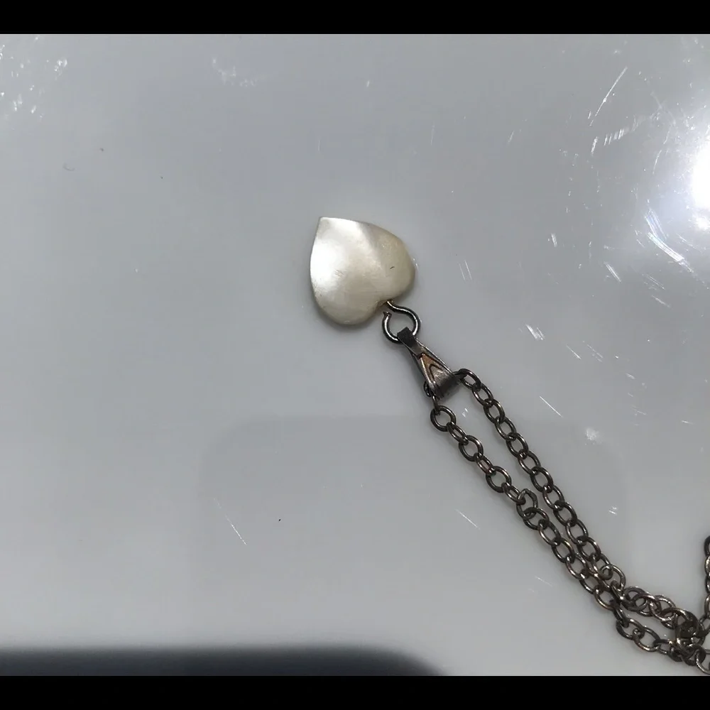 Tiny Shiny Pearly Heart shaped necklace. - Picture 7 of 10